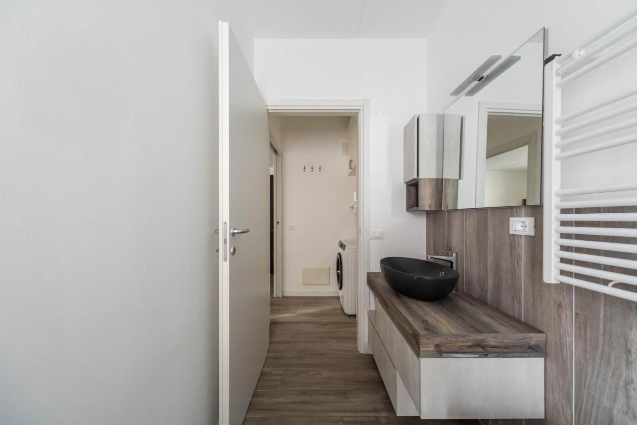 Comfy Apt With Private Parking & Balcony Milano Dış mekan fotoğraf