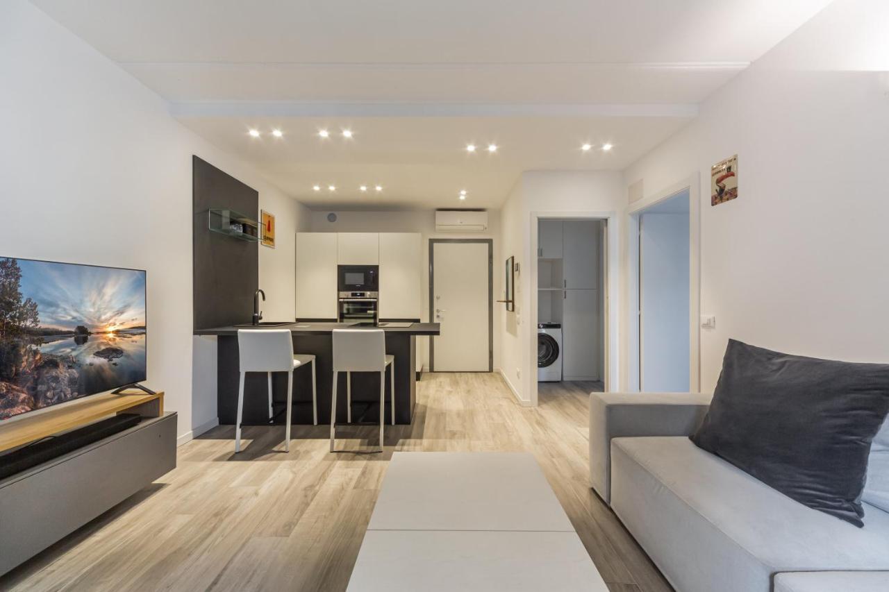 Comfy Apt With Private Parking & Balcony Milano Dış mekan fotoğraf